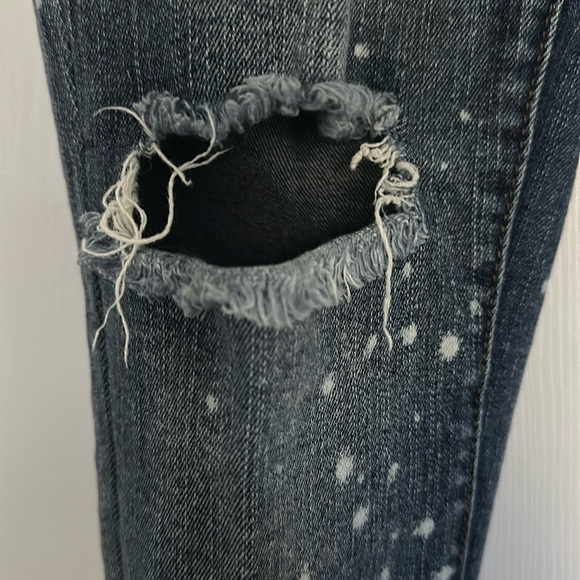 Mossimo Denim, Mid-Rise Skinny distressed jeans. Size 12/31 - Picture 4 of 9